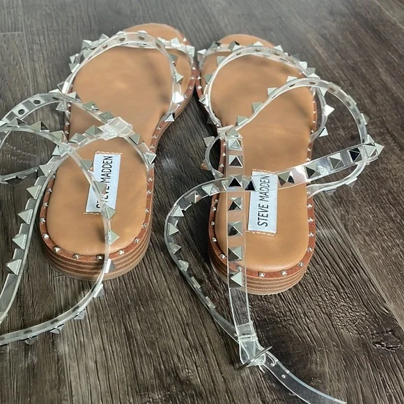 Steve Madden Sandal, SIZE 8 , PRE- LOVED, just a little too big - Picture 4 of 7